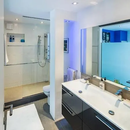 Modern Frontline Puerto Banus M2 Apartment Marbella