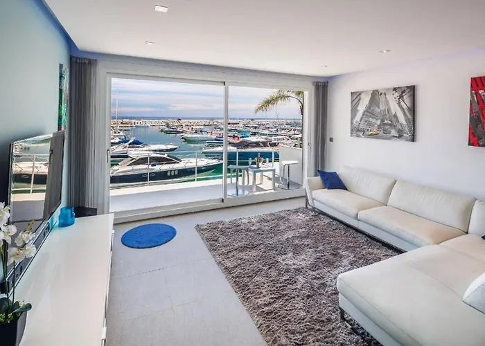 Modern Frontline Puerto Banus M2 Apartament Marbella